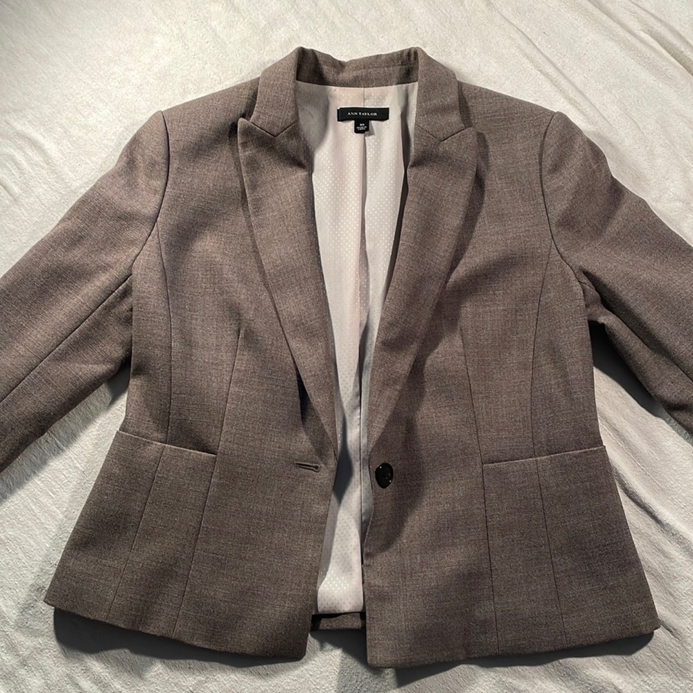 Ann Taylor brown and cream color suit jacket size 10. Front button